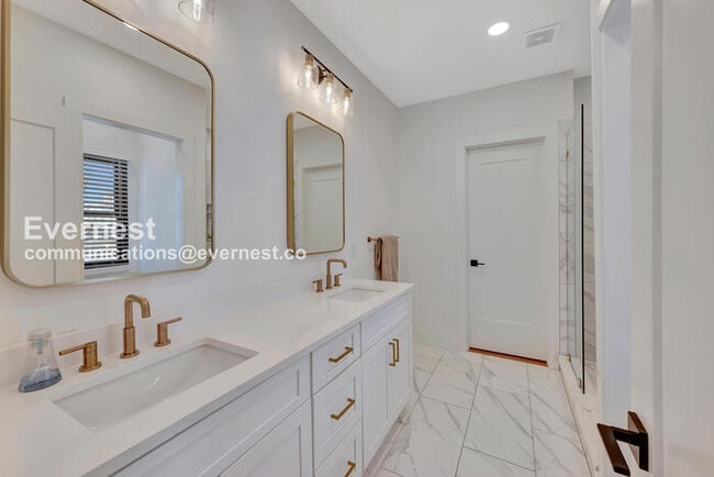 Building Photo - 3 Bed/3 Bath Home with Garage / Pet-Friendly / Available Now!