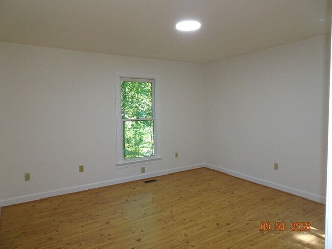 Building Photo - 1350 Jamestown Rd