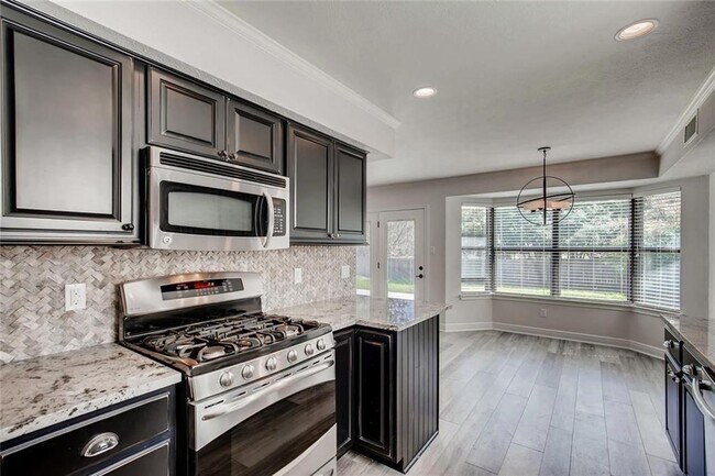 Building Photo - 11401 Oak Knoll Dr