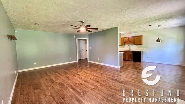 Building Photo - Charming 3 Bedroom, 2 Bath AVAILABLE NOW!