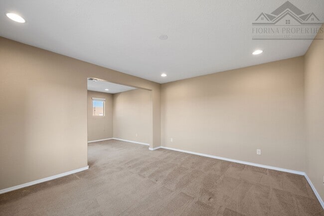 Building Photo - 1 MO. FREE RENT! Gorgeous Corner-Lot Townhouse with Mountain Views