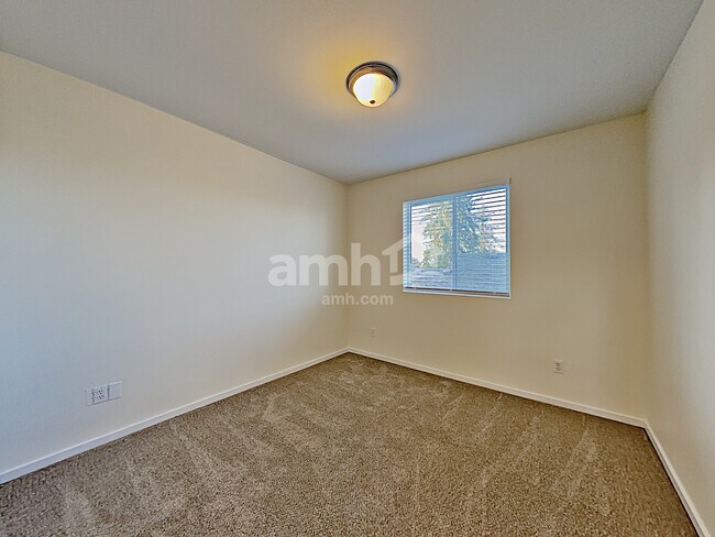 Building Photo - 20510 5th Ave Ct E