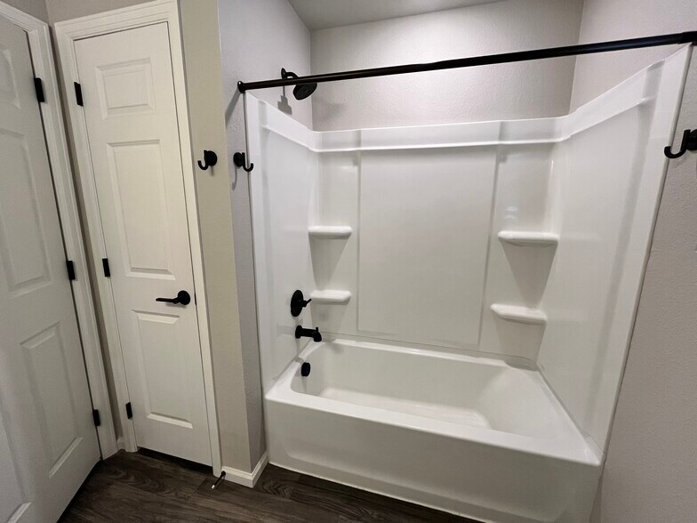 Guest bathroom tub shower - 4541 N Quemoy St