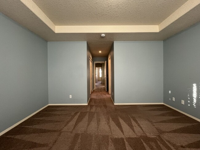 Building Photo - Charming 3-Bed, 3-Bath Home with Bright Ki...