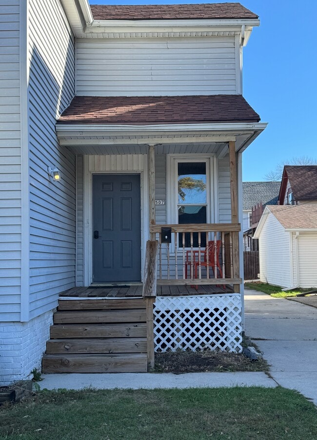 Primary Photo - 6th Street/Grant