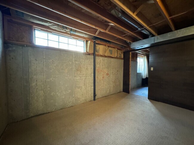 Building Photo - 6936 N Old Fort Dr
