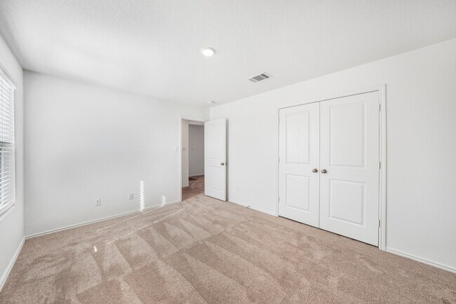 Building Photo - 1131 Largemouth Ln