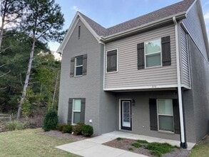 Building Photo - 4BR/4.5BA Stand Alone Unit For Rent