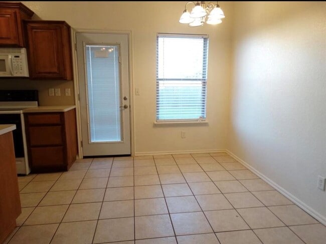 Building Photo - 3416 Chester Terrace