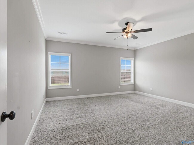 Building Photo - 14725 Commonwealth Dr