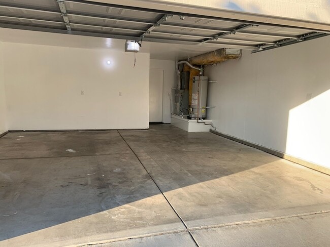 Building Photo - Full remodeled 4 bedroom 3 Bathroom home