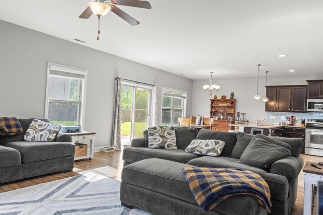 Building Photo - 401 Hope Ct