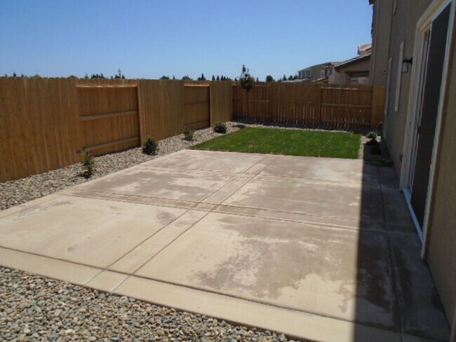 Building Photo - NEWER HOME IN LINCOLN OFF TWELVE BRIDGES!!