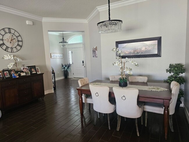 Building Photo - 5849 Seymour Ave