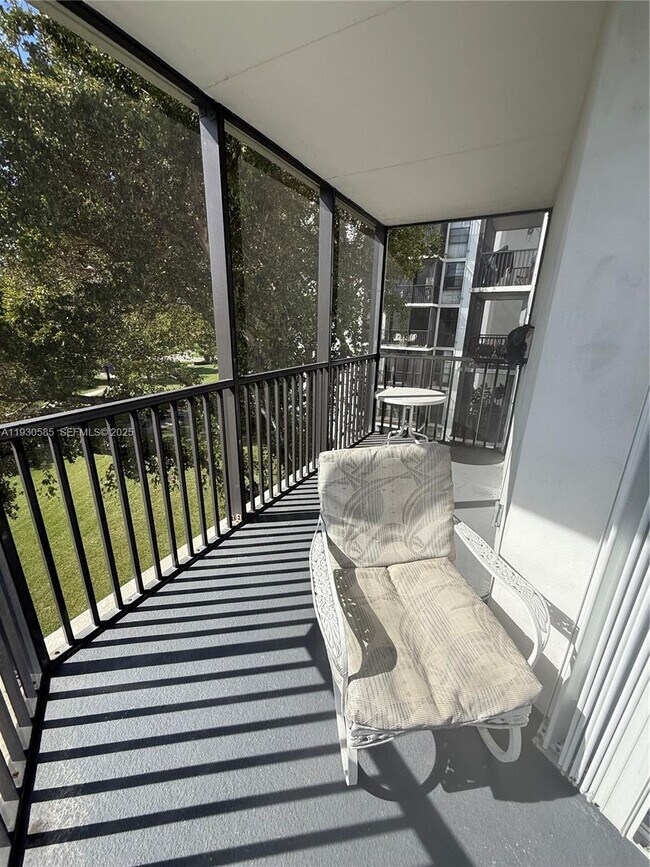 Building Photo - 3475 N Country Club Dr