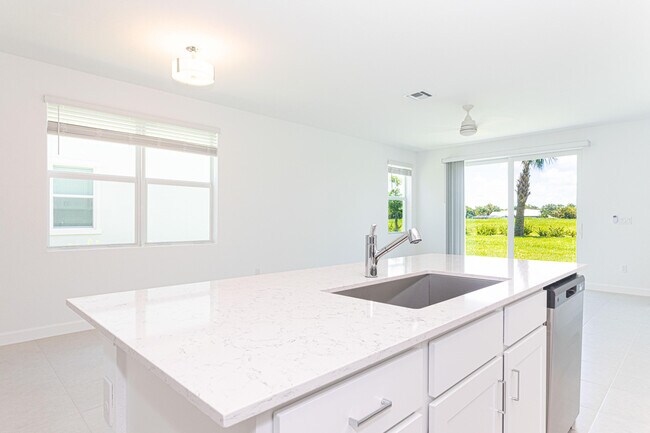 Building Photo - 630 SE Lk Fls St