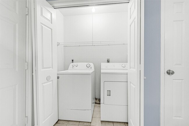 Building Photo - 16800 Sugar Pine Dr