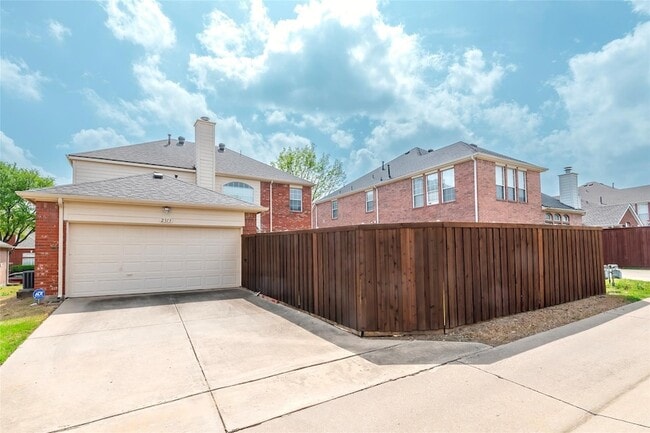 Building Photo - 2313 Hunters Run Dr