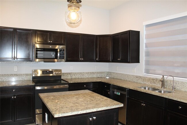 Building Photo - 25096 SW 118th Ave