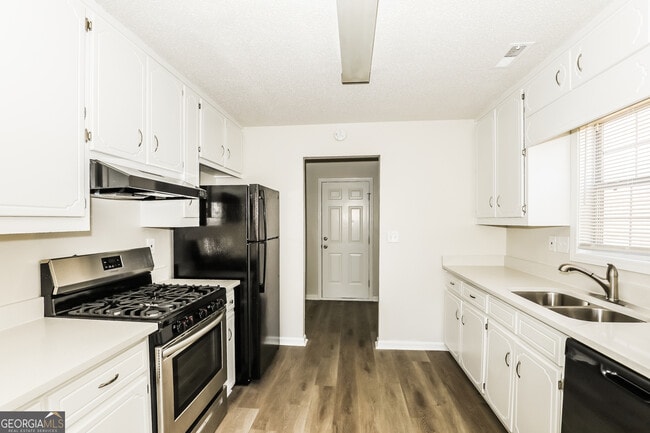 Building Photo - 1915 Portwest Way