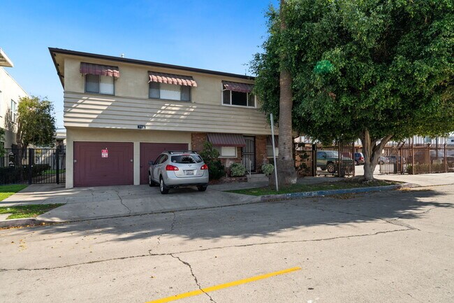 Building Photo - 734 Linden Ave