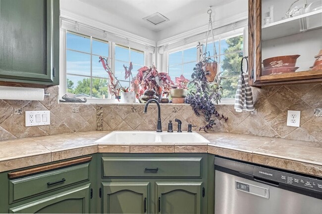 Building Photo - 6737 N Harrison Ave