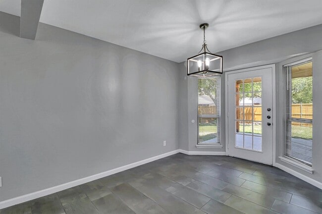 Building Photo - 401 S Cannady Dr