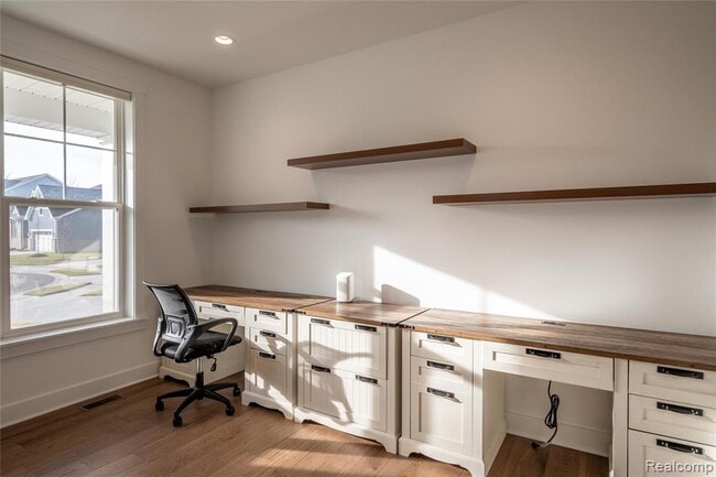 Building Photo - 5556 Hobart Ct