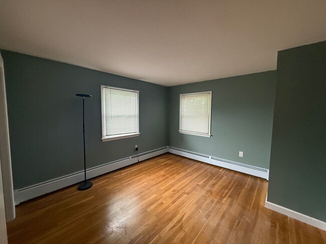 Building Photo - Charming 3-Bedroom Single-Family Home