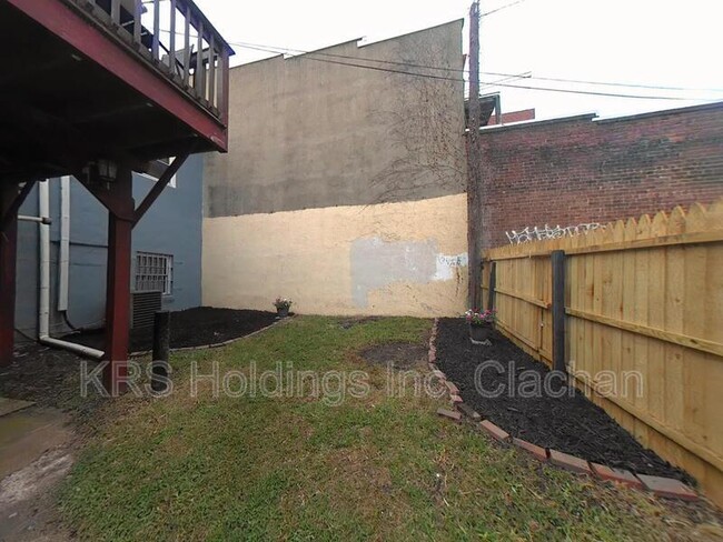 Building Photo - 908 W Broad St