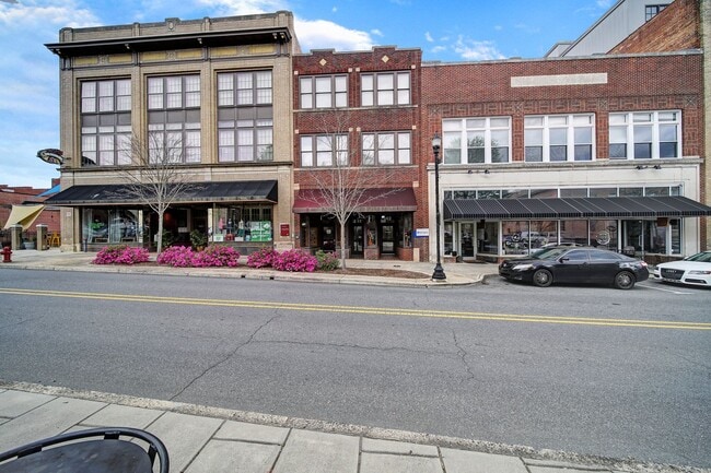 Building Photo - Uptown Gastonia Loft