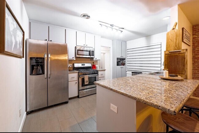 Building Photo - 10305 Bassoon Dr