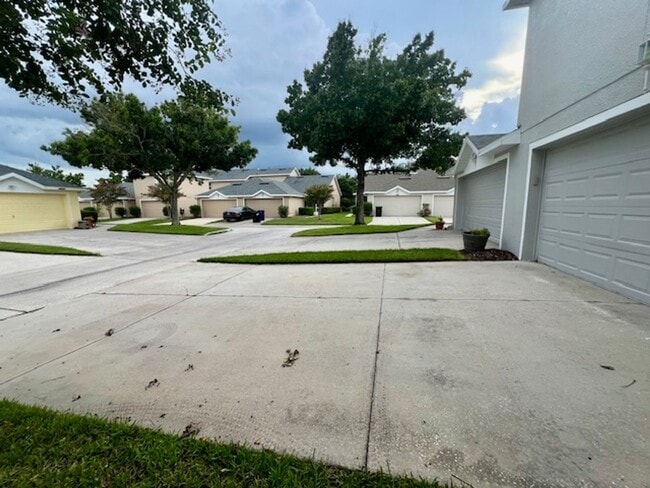 Building Photo - MOVE IN NOW-Water & electricity included 1x1 above garage apartment!! Full kitchen & bathroom!! W...