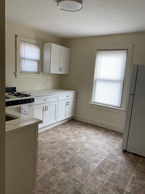 Building Photo - 63 E Railroad Ave