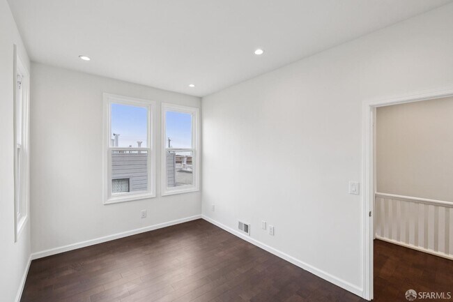 Building Photo - 971 Filbert St