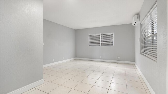 Building Photo - 626 SW 14th Ave