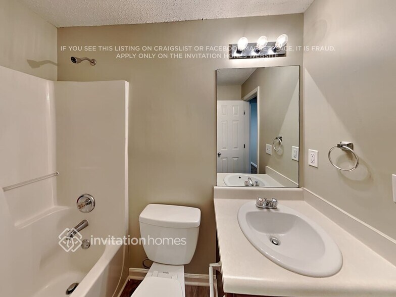Building Photo - 135 Hidden Creek Dr