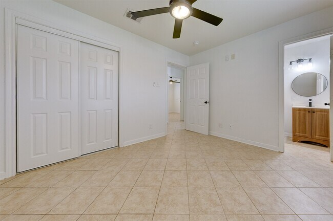 Building Photo - 309 Robbie St