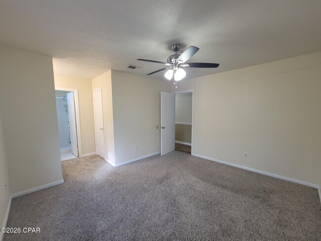 Building Photo - 3727 Greentree Pl