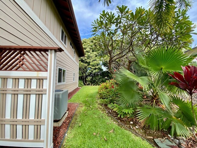 Building Photo - 75-654-654 Lalii Pl