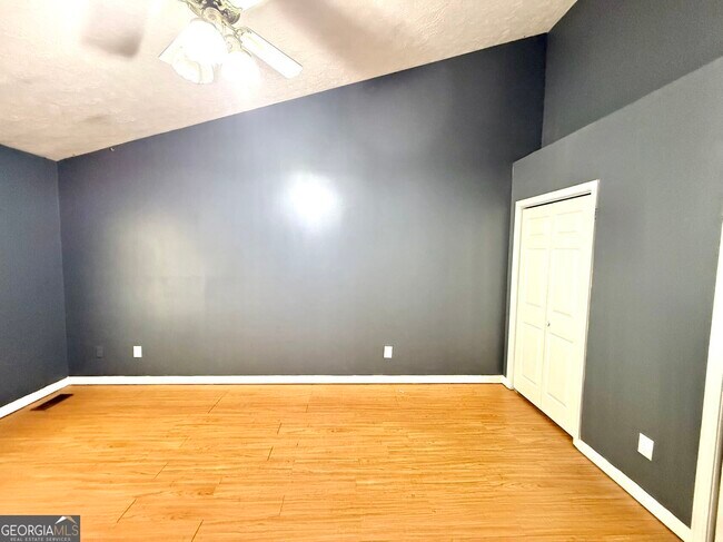 Building Photo - 1042 Kennesborough Rd NW