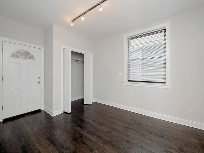 Building Photo - 3700 N Bosworth Ave