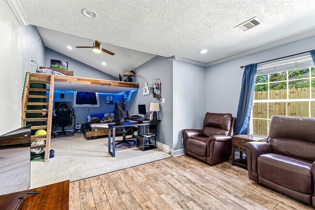 Building Photo - 515 Foxglove Ln