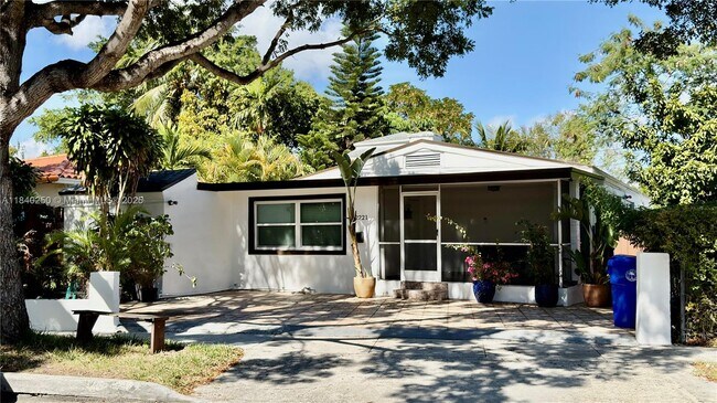Primary Photo - 2221 SW 26th Ln
