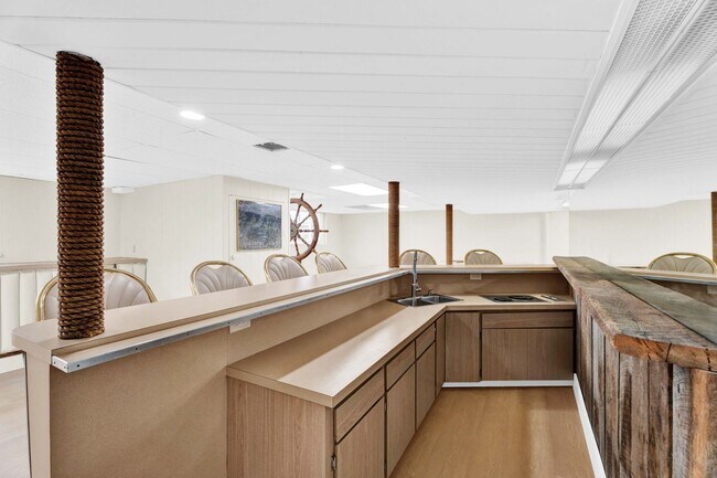 Building Photo - 3BD | 3BTH - NEWLY RENOVATED - ON SYLVAN LAKE