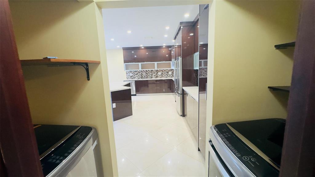 Building Photo - 1094 Redwood St