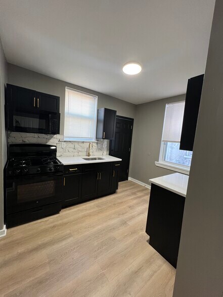 Building Photo - 930 Pennell St