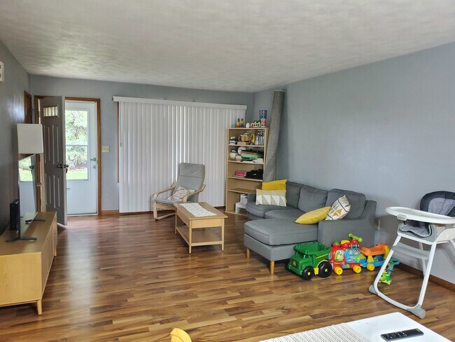 Building Photo - 728 N 2853rd Rd