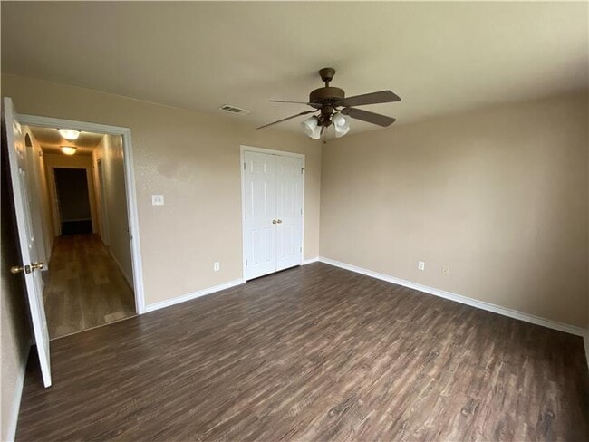 Building Photo - 2409 Gail Dr