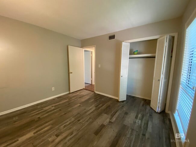 Building Photo - 109 Golf Terrace